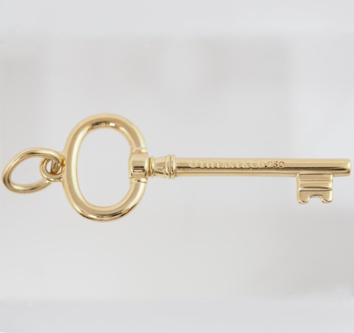 Tiffany & Co. Tiffany 750 K18 Yellow Gold Oval Key Pendant Top Pen Top with Case