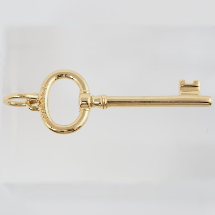 Tiffany & Co. Tiffany 750 K18 Yellow Gold Oval Key Pendant Top Pen Top with Case