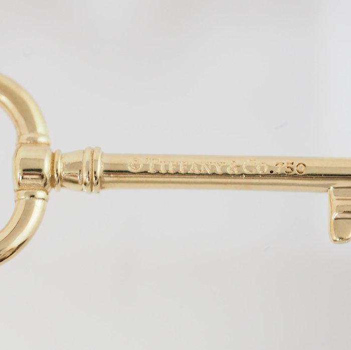 Tiffany & Co. Tiffany 750 K18 Yellow Gold Oval Key Pendant Top Pen Top with Case