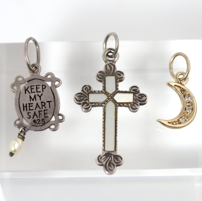 agete Agate K10YG/0.03ct Diamond Crescent Moon Silver/Shell Cross Silver/Pearl Plate Charm Necklace with Storage Bag