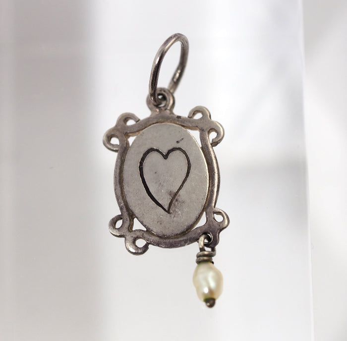 agete Agate K10YG/0.03ct Diamond Crescent Moon Silver/Shell Cross Silver/Pearl Plate Charm Necklace with Storage Bag