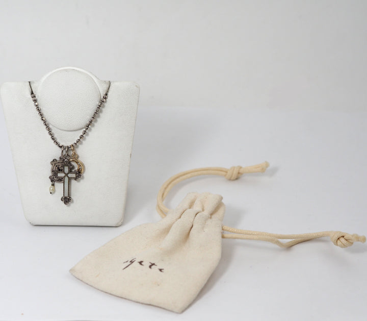 agete Agate K10YG/0.03ct Diamond Crescent Moon Silver/Shell Cross Silver/Pearl Plate Charm Necklace with Storage Bag