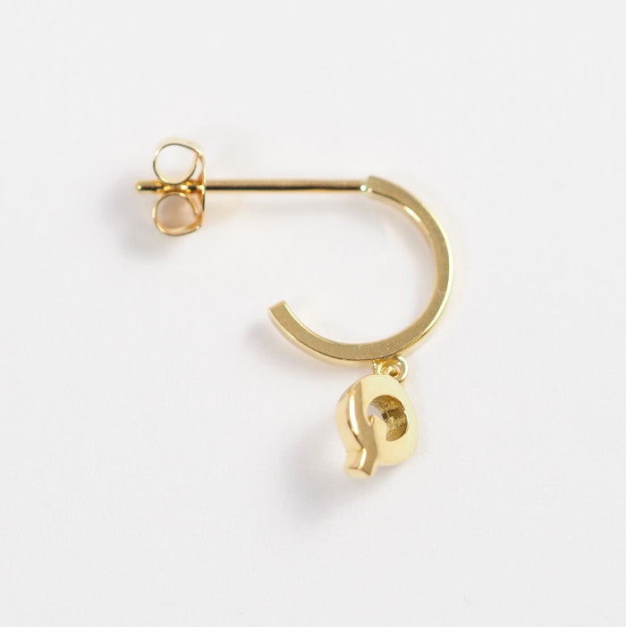AHKAH 750 K18 Yellow Gold Hoop Premier Étoile Plain Initial Q Single Earring