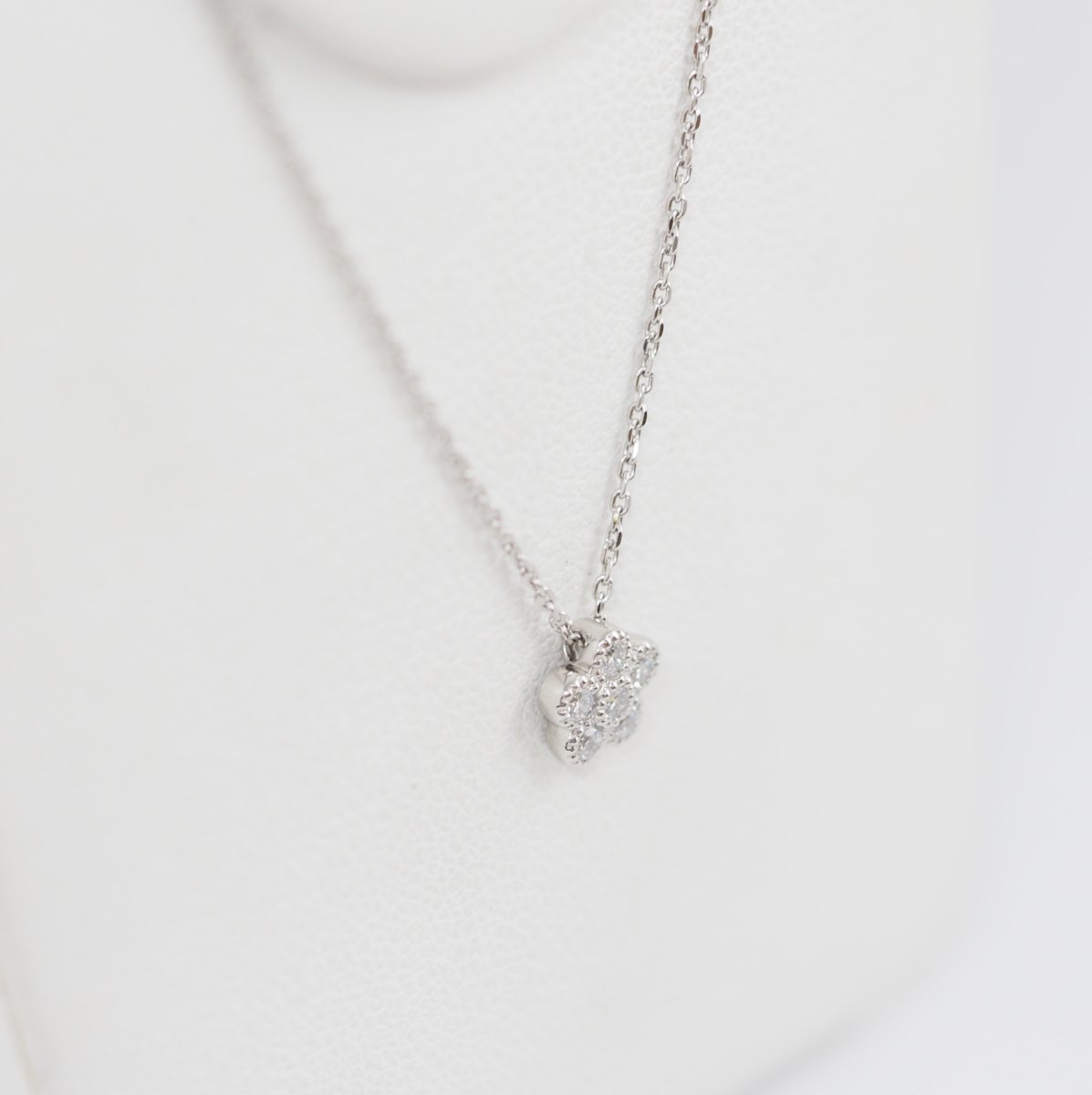 Ponte Vecchio Pt900 Diamond 0.09ct Flower Motif Necklace