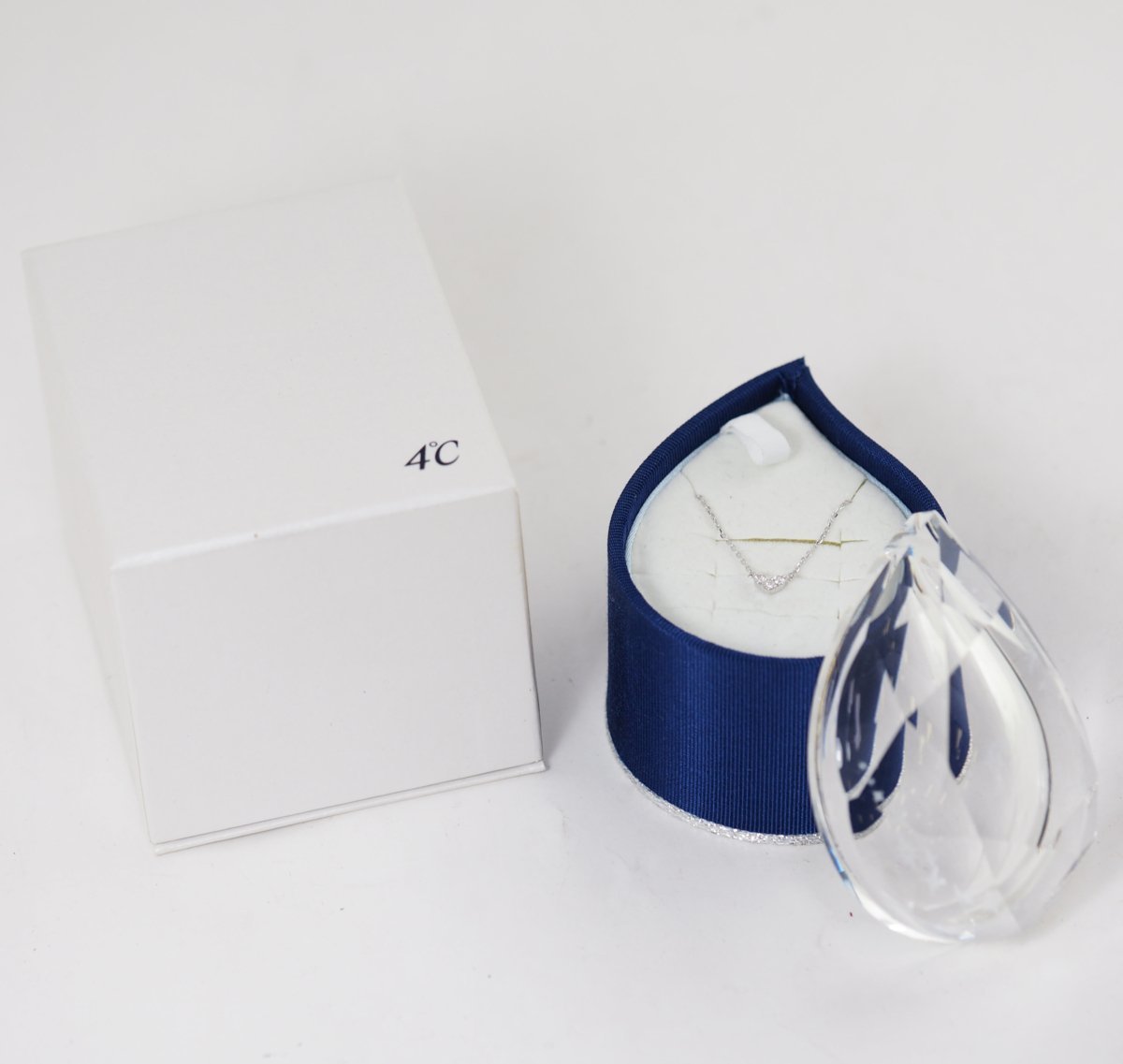 4℃ K18 White Gold 3 Diamond Heart Necklace with Case