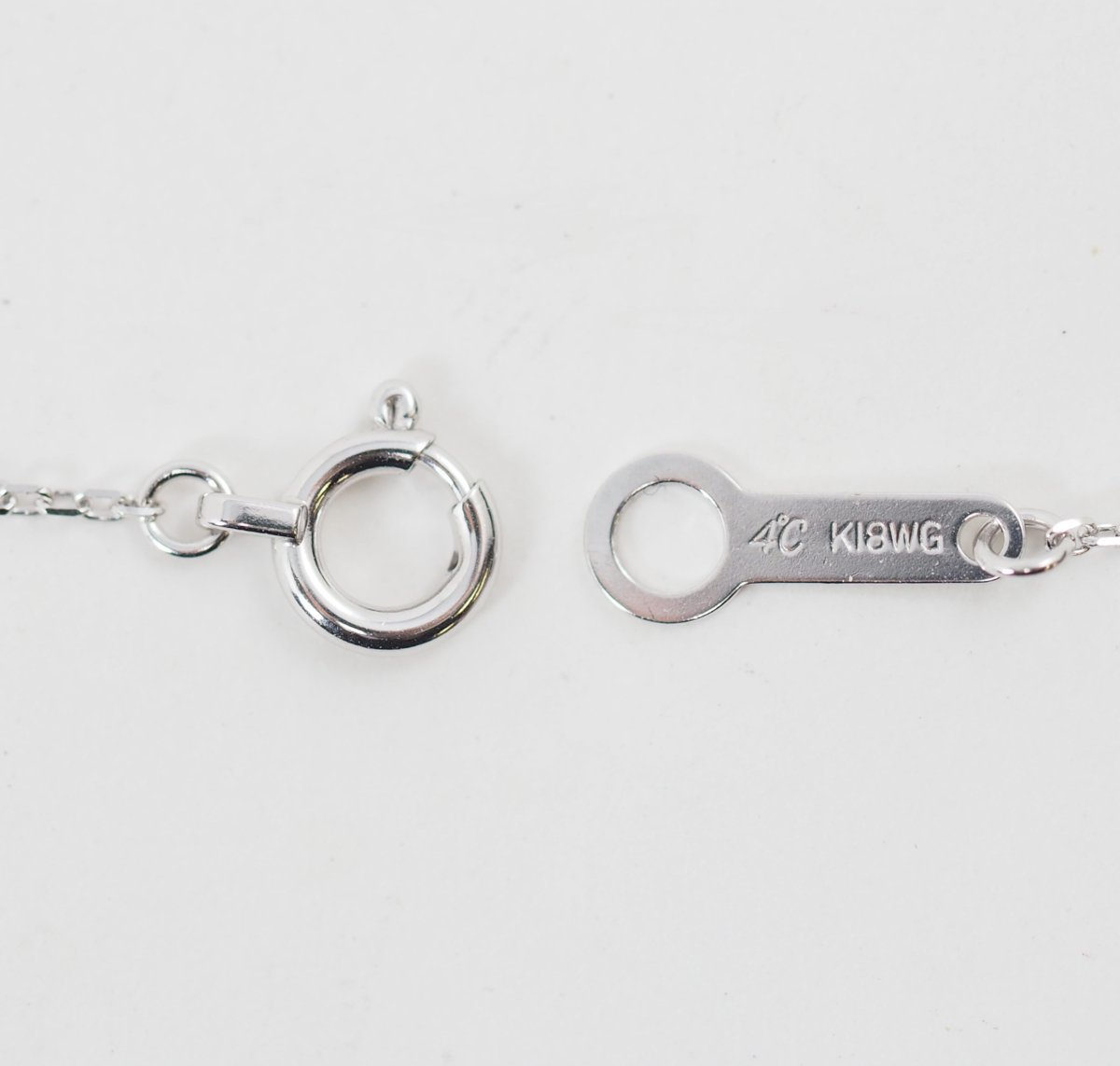 4℃ K18 White Gold 3 Diamond Heart Necklace with Case