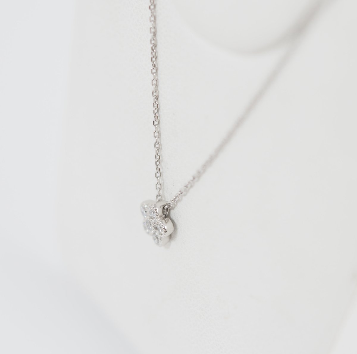 Ponte Vecchio Pt900 Diamond 0.09ct Flower Motif Necklace