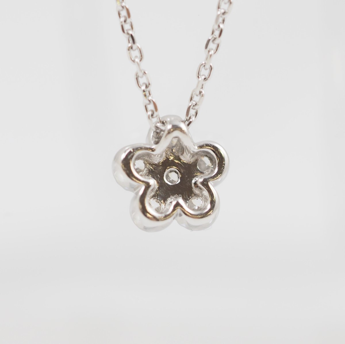 Ponte Vecchio Pt900 Diamond 0.09ct Flower Motif Necklace