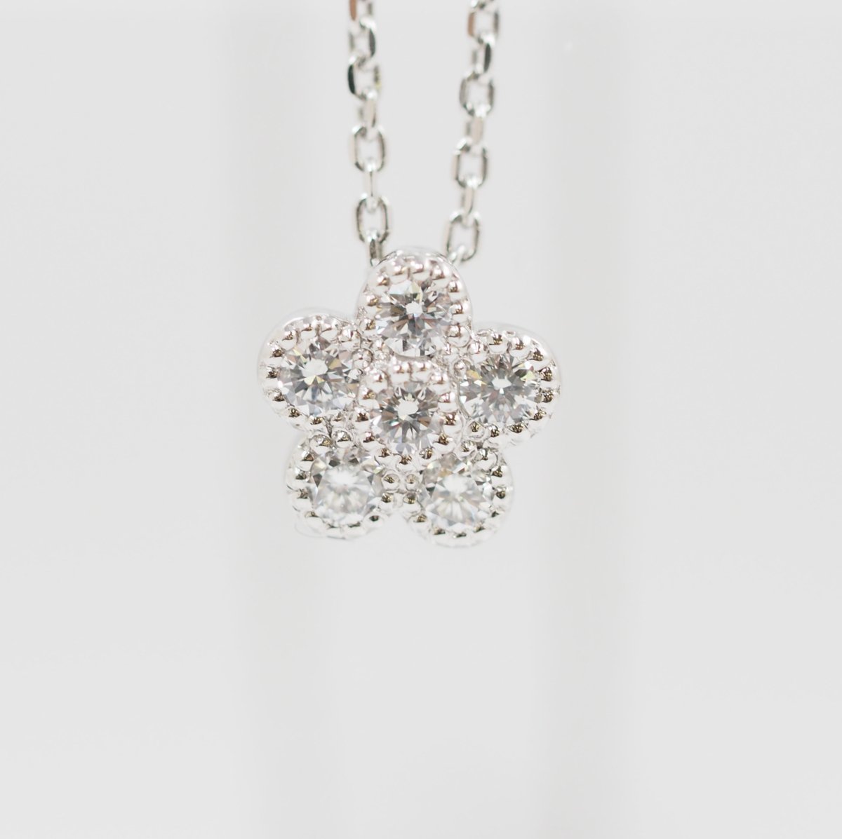 Ponte Vecchio Pt900 Diamond 0.09ct Flower Motif Necklace