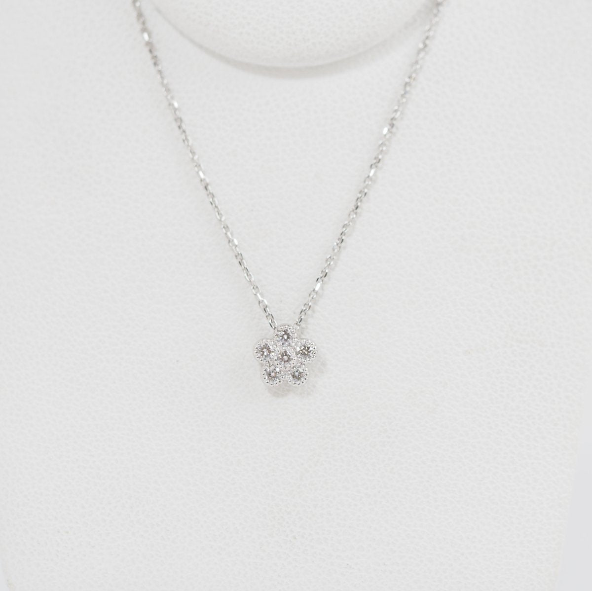 Ponte Vecchio Pt900 Diamond 0.09ct Flower Motif Necklace