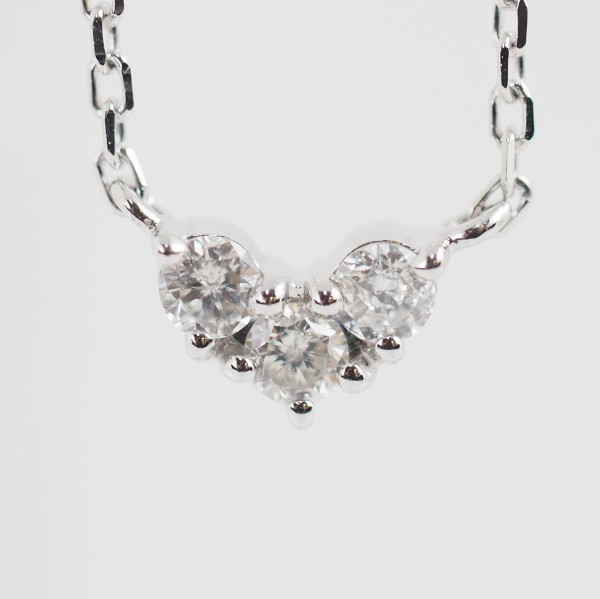 4℃ K18 White Gold 3 Diamond Heart Necklace with Case