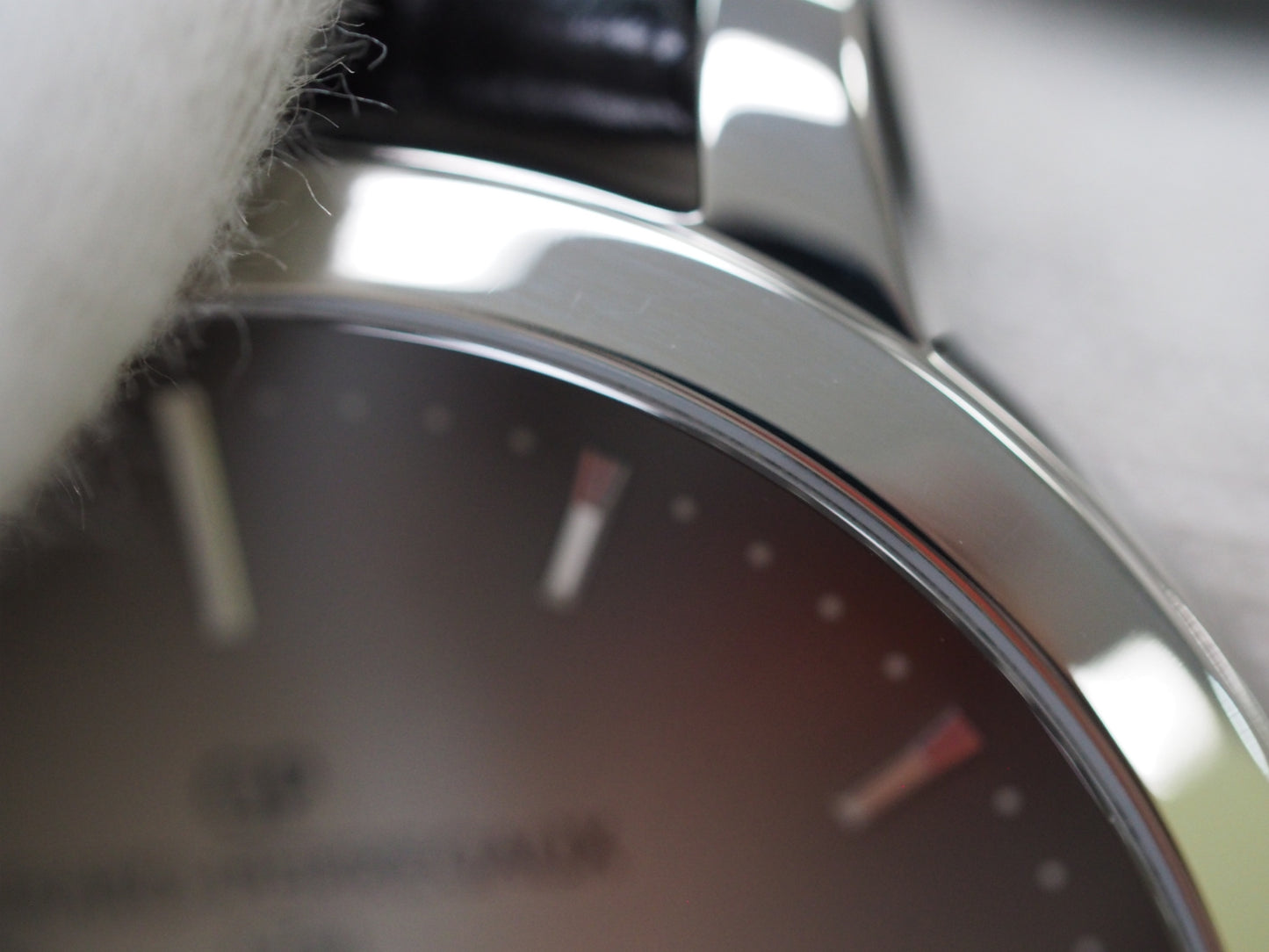 Girard-Perregaux 1966 40MM 49555 Dial is between gray and brown. Please read all DESCRIPTION before purchase. *Credit cards cannot be used for purchases from overseas.